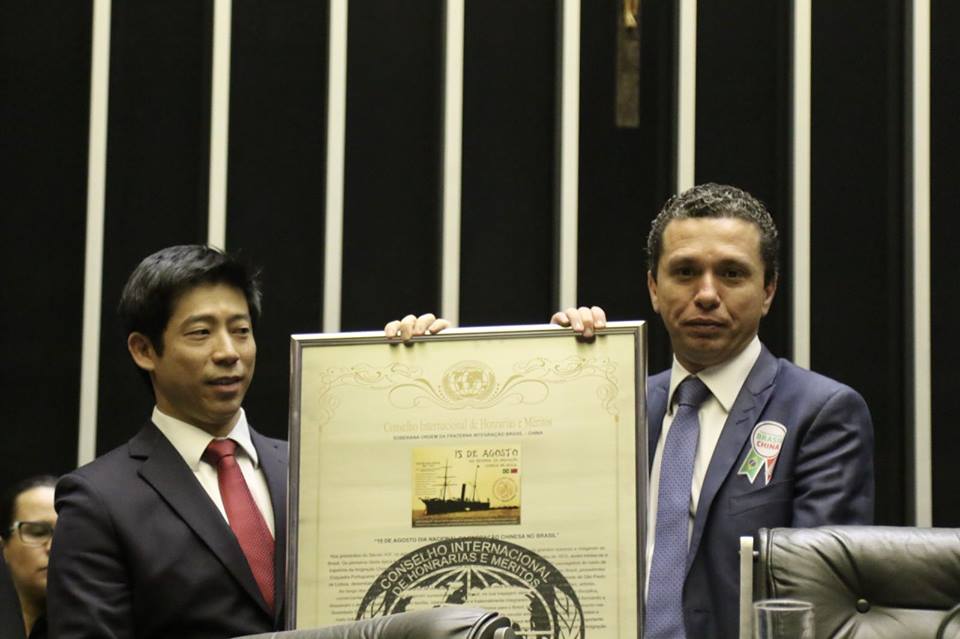 Thomas Law, presidente do Ibrachina (esquerda) e Deputado Federal Fausto Pinato (direita)