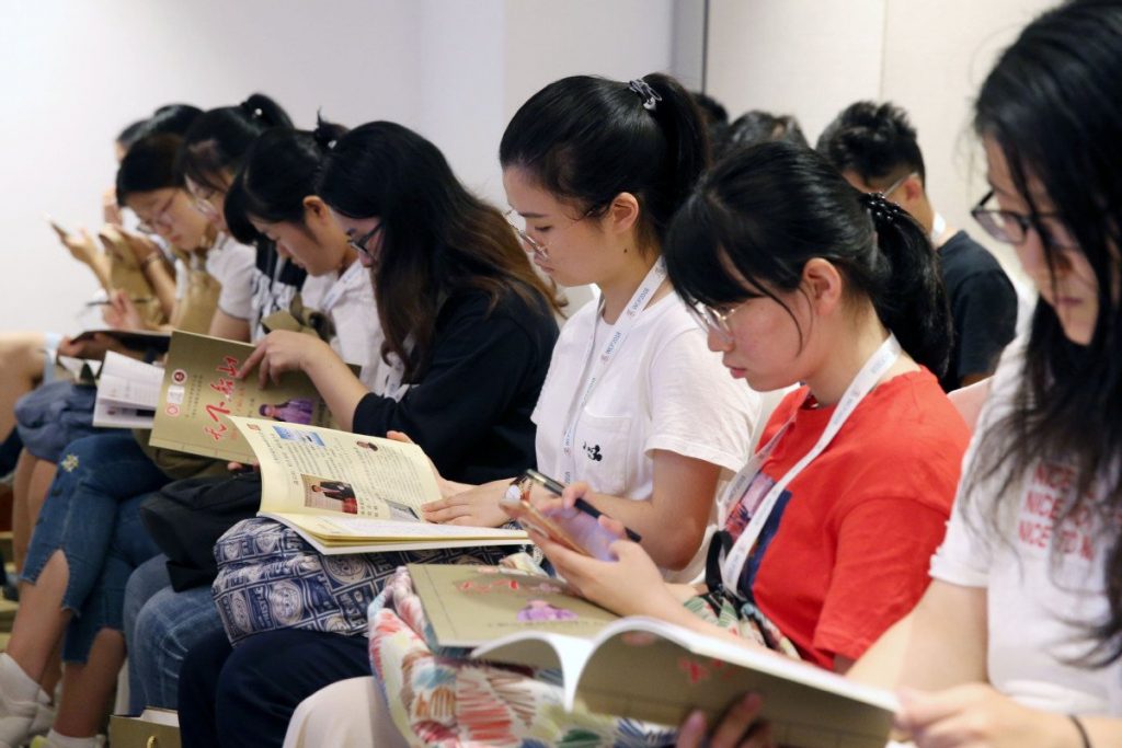 Alunos no Congresso Mundial de Filosofia em Beijing, que atraiu 8.000 participantes (Foto: China Daily)