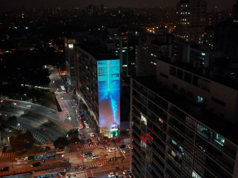 Video mapping na Paulista - Foto Warner Bros/Nerd Break {{brizy_dc_image_alt entityId=